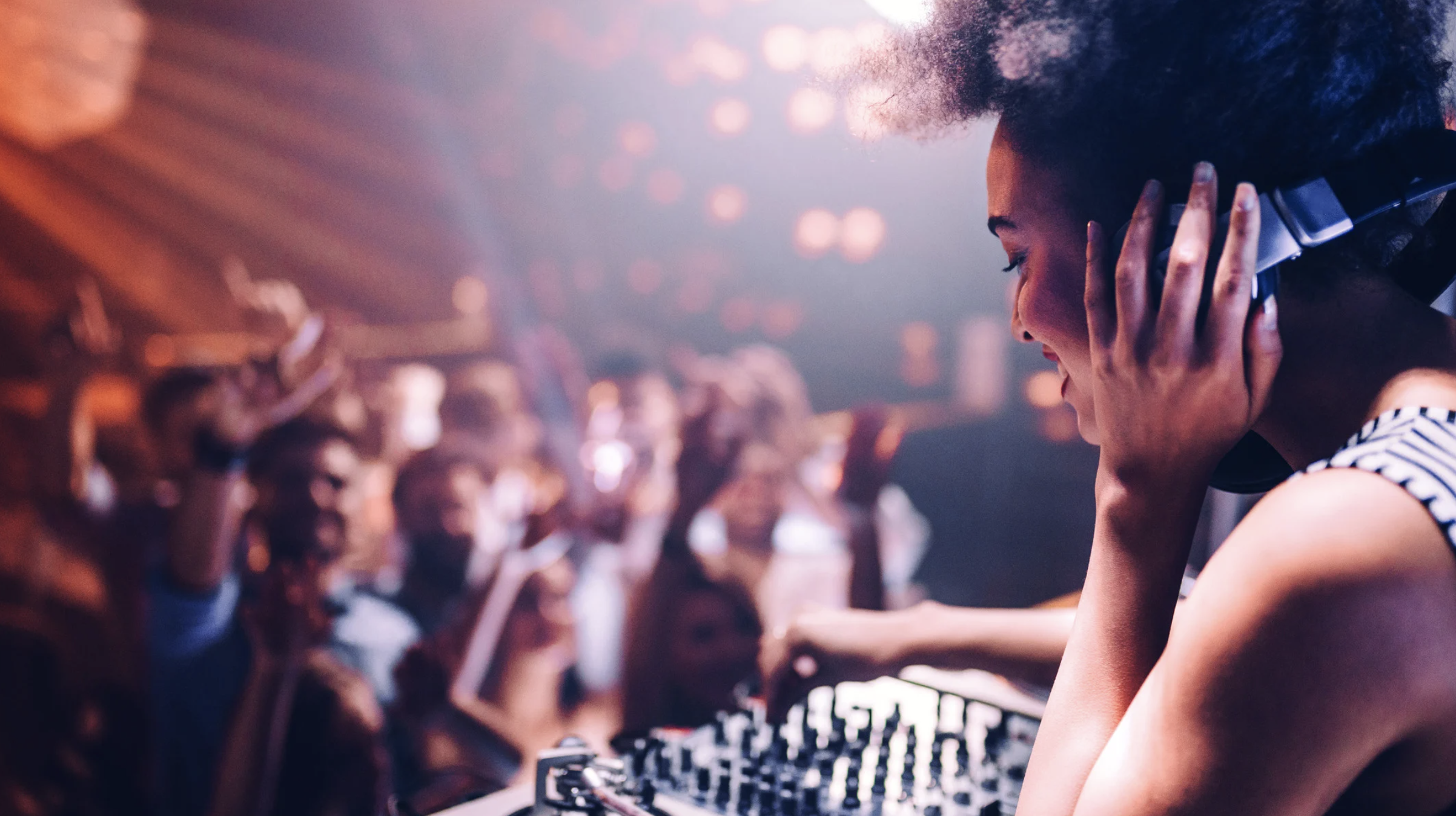 DJ trends 2025 volle dansvloer bruiloft